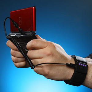 ceca_wrist_charger_gaming