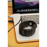 ceca_wrist_charger_ondesk